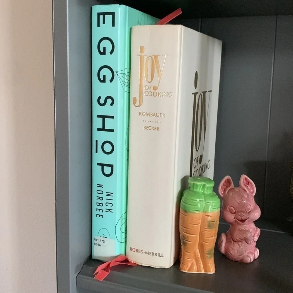 Easter bunny and carrot vintage salt and pepper shaker